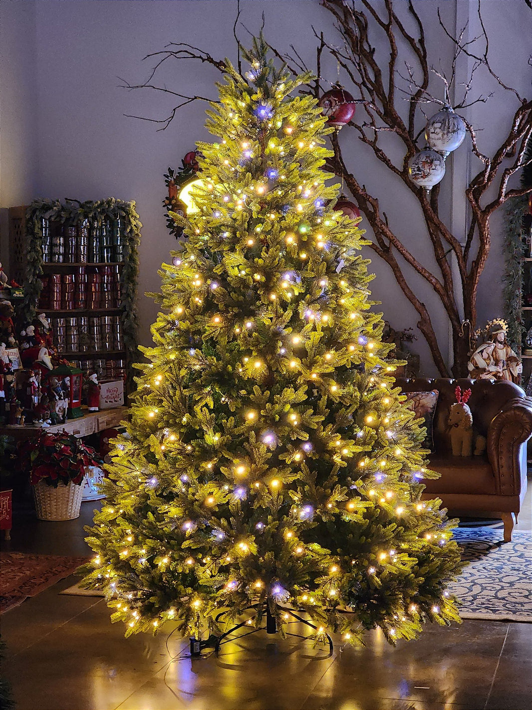 ÁRVORE REALISTA PINHEIRO BASIC 1953 GALHOS COM 600 LEDS BICOLOR 2,40CM COM CONTROLE REMOTO - PRÉ VENDA 2026